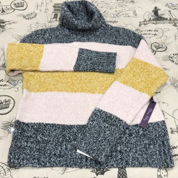 Olivia Sky Long Sleeve Turtleneck Sweater - Picture 7 of 9